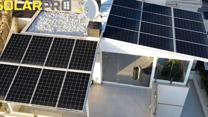 Aprovecha al máximo tu espacio exterior con un porche de placas solares: Una solución sostenible y elegante
