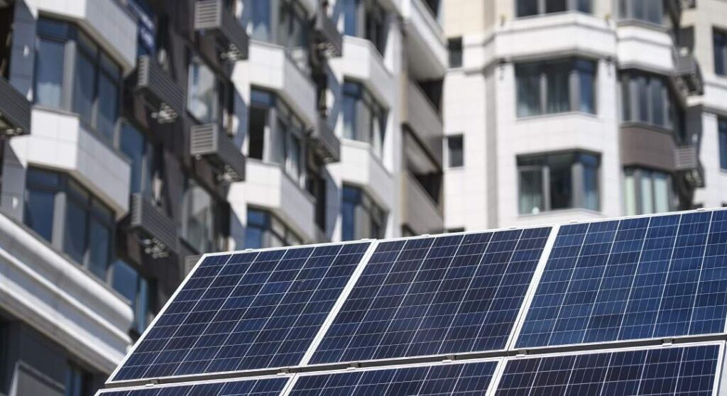 La revolución de las placas solares en pisos: aprovecha al máximo la energía solar en tu hogar