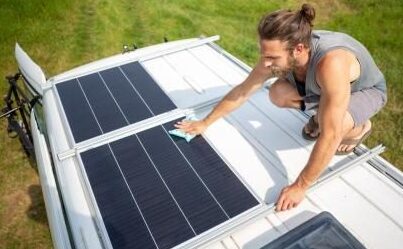 Optimiza tu terraza con placas solares y aprovecha la energía del sol