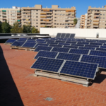 Placas solares en comunidades de vecinos: ¿es posible y cómo hacerlo?