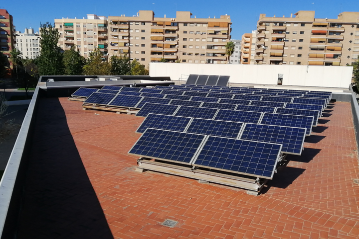 Placas solares en comunidades de vecinos: ¿es posible y cómo hacerlo?