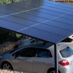 Porches con placas solares: una forma elegante y sostenible de aprovechar la energía solar