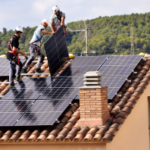 Reduciendo la factura de luz con placas solares: cómo ahorrar y ser más sostenible