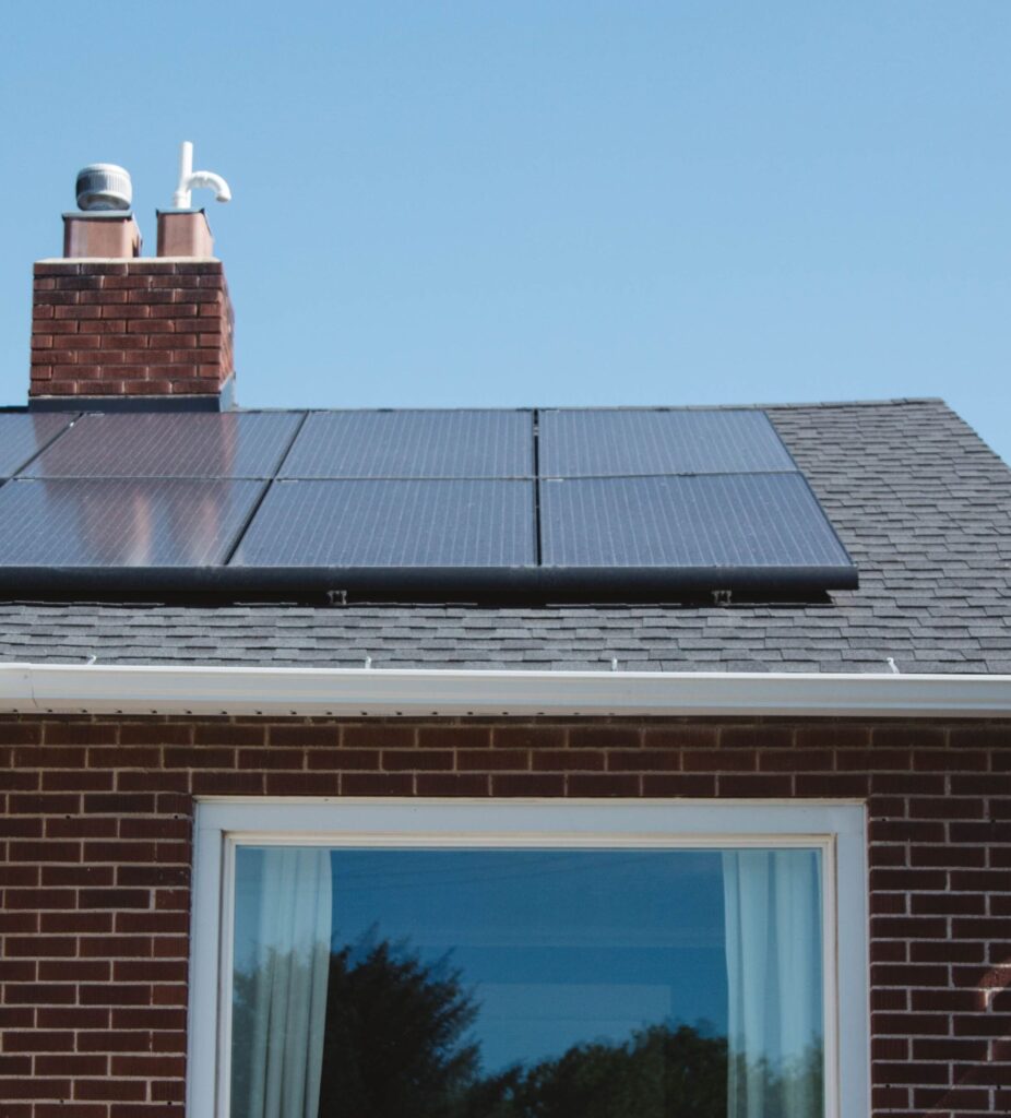 Todo lo que debes saber sobre la instalación de placas solares en un piso comunitario