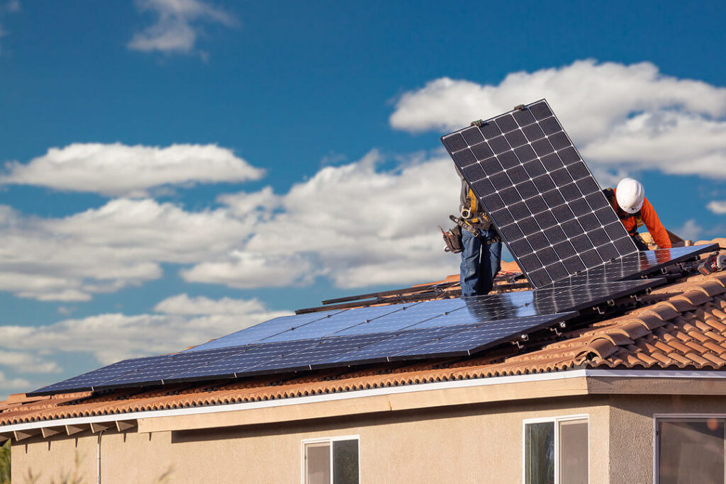 Incentivos fiscales: cómo la desgravación en la renta favorece la instalación de placas solares
