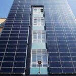 Placas solares en fachadas: aprovecha el potencial energético del sol en tu edificio