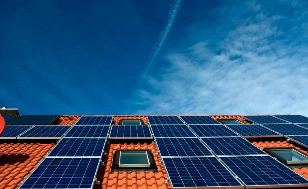 Placas solares: ¿Vale la pena invertir en esta tecnología renovable?