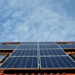 Todo lo que necesitas saber sobre la instalación de placas solares en tejados: ventajas, tipos y tips